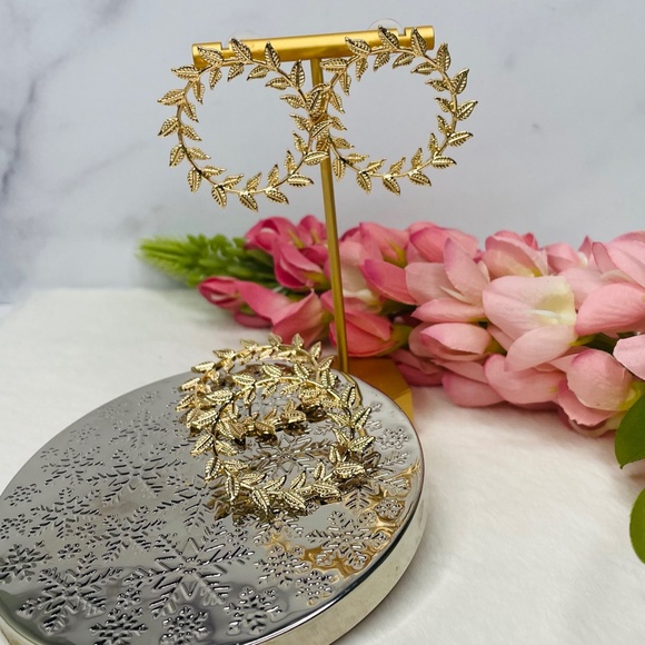 Spiral Crown Bold Earrings - Picture 4 of 4